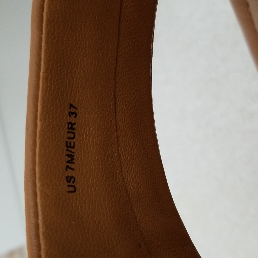 New Vince Dawn Leather Toe-Ring Flat Sandals - Picture 8 of 9